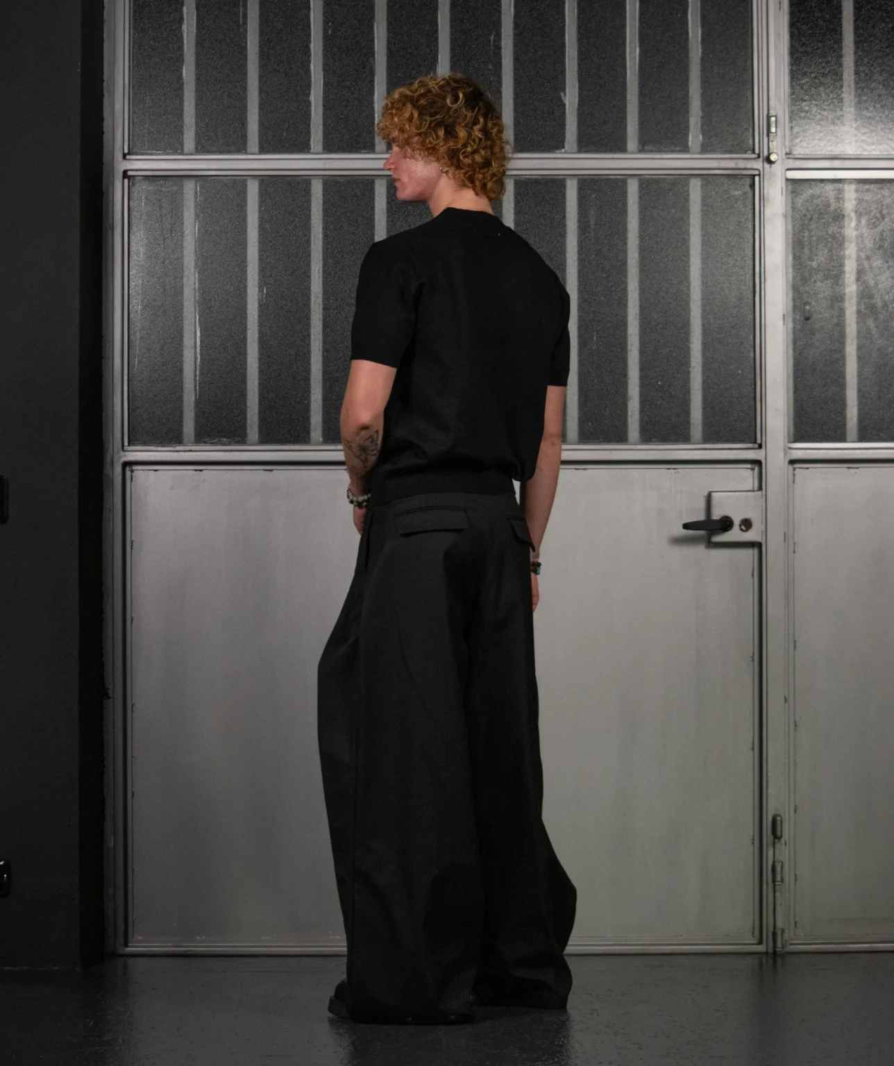 WIDE-LEG PLEATED TROUSERS