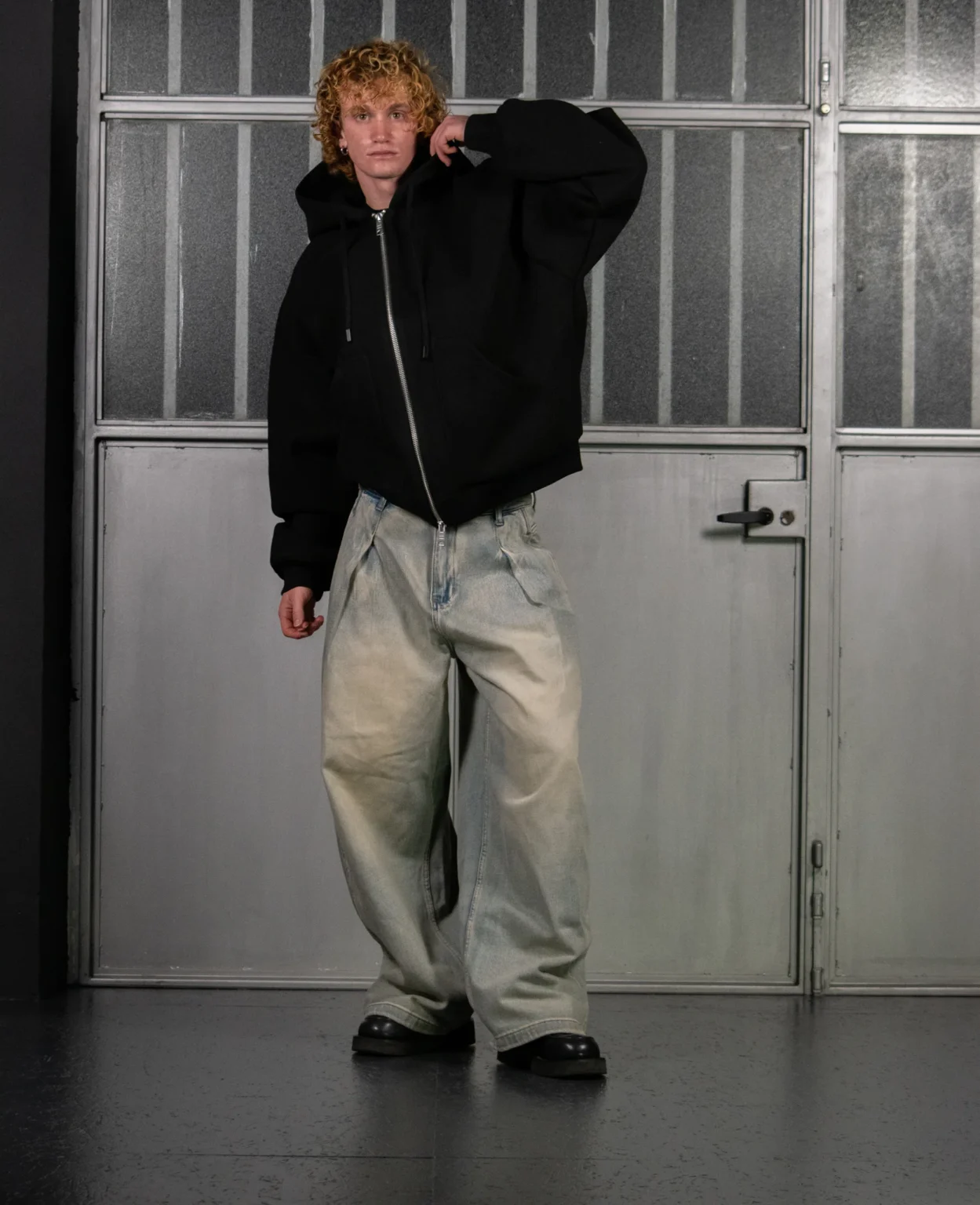HEAVYWEIGHT FULL-ZIP HOODIE