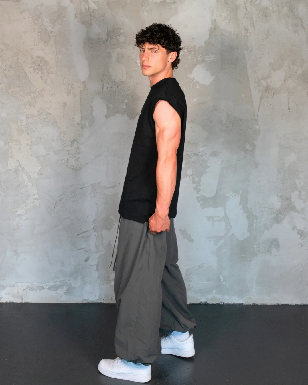 Vanguard Sleeveless Tee BLACK